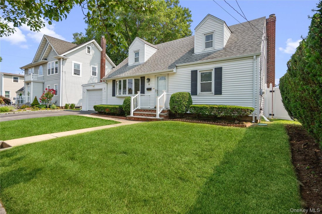 House in Hicksville, New York, United States 2 - 18638662
