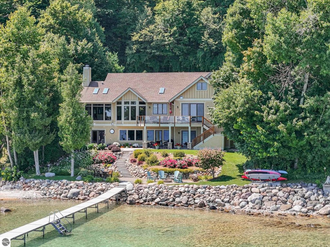 House in Suttons Bay, Michigan, United States 3 - 18639746
