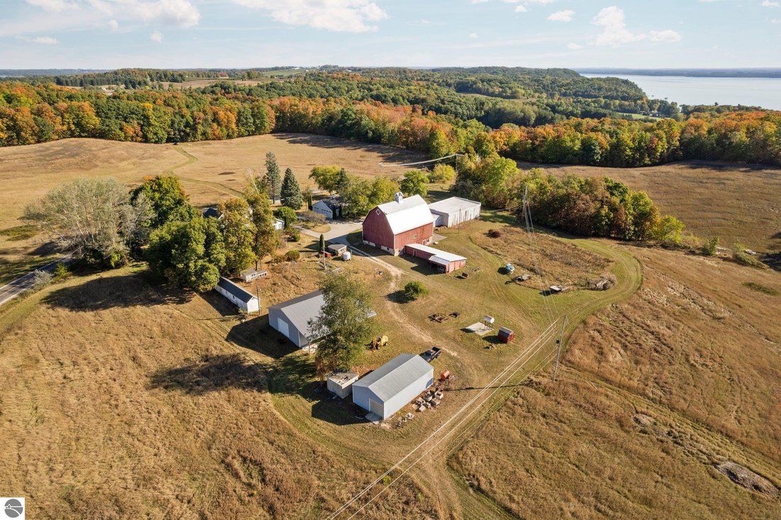 House in Traverse City, Michigan, United States 3 - 18636560
