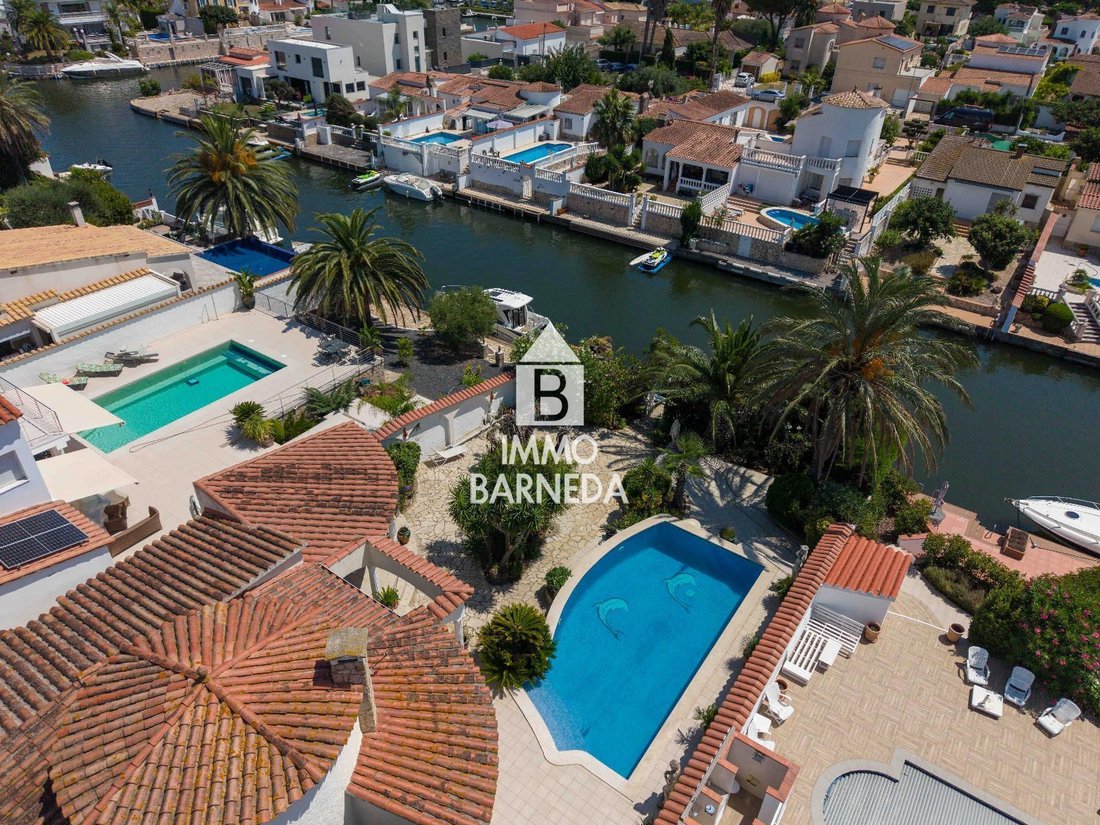 Villa in Empuriabrava, Catalonia, Spain 5 - 18633623