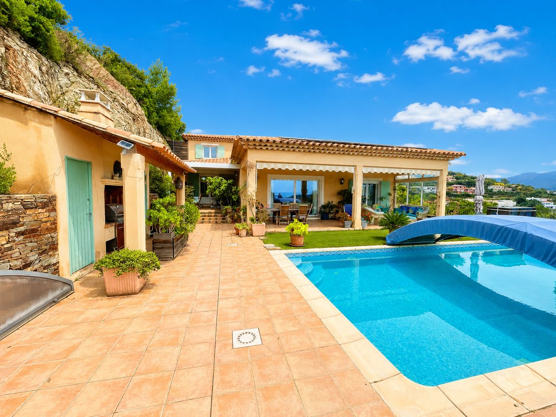 Villa in La Londe-les-Maures, Provence-Alpes-Côte d'Azur, France 2 - 18633717