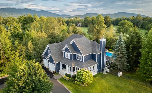 House in Bromont, Quebec, Canada 1