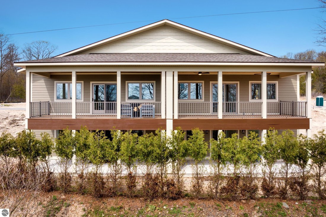 House in Suttons Bay, Michigan, United States 3 - 18636605
