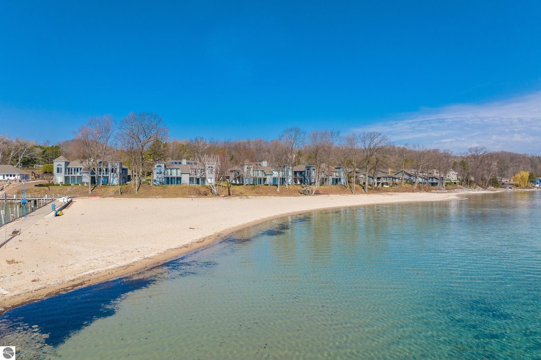 House in Suttons Bay, Michigan, United States 4 - 18635806