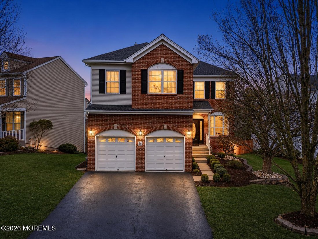 Condo in Manalapan Township, New Jersey, United States 2 - 18639958