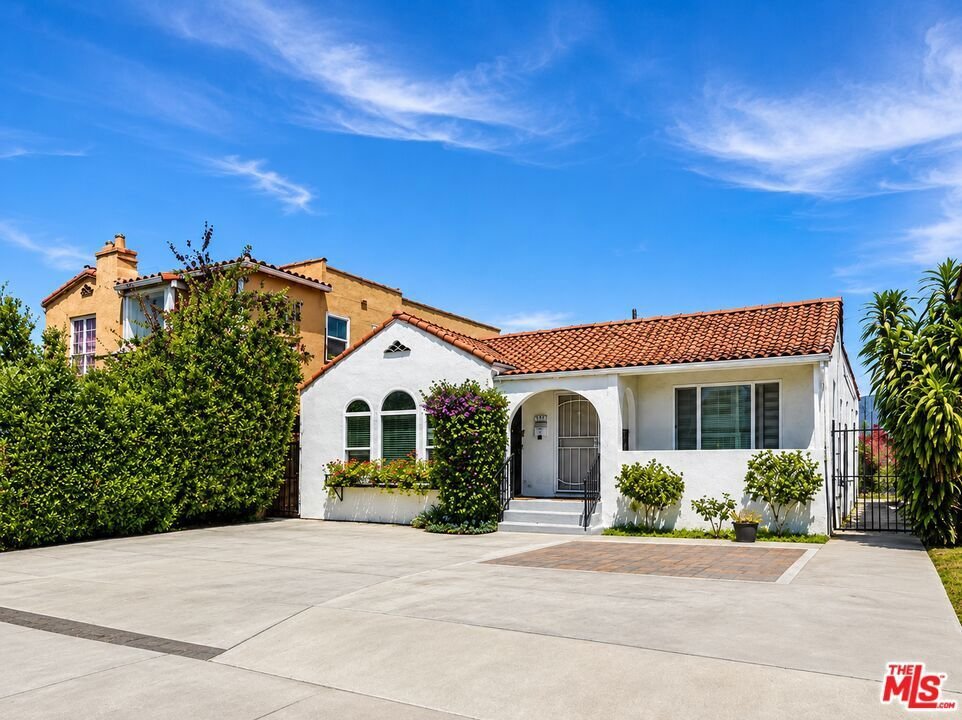 Los Angeles, California, United States 1 - 18640288