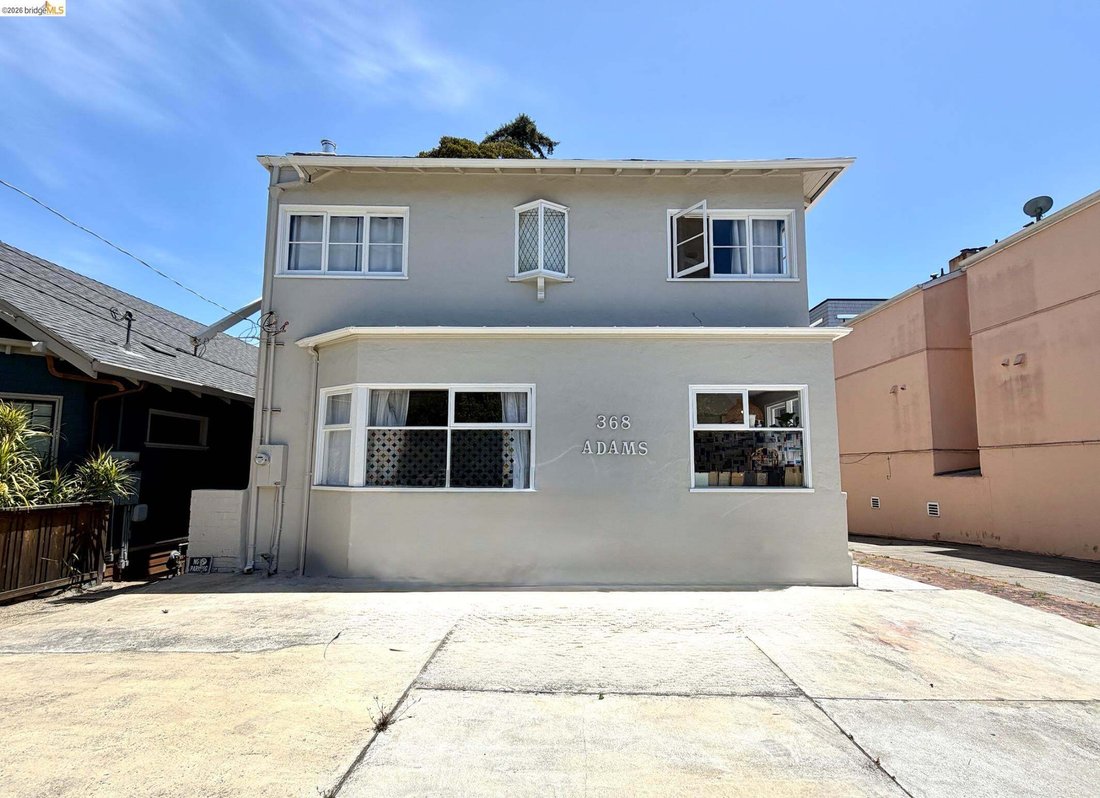 Oakland, California, United States 3 - 18640351