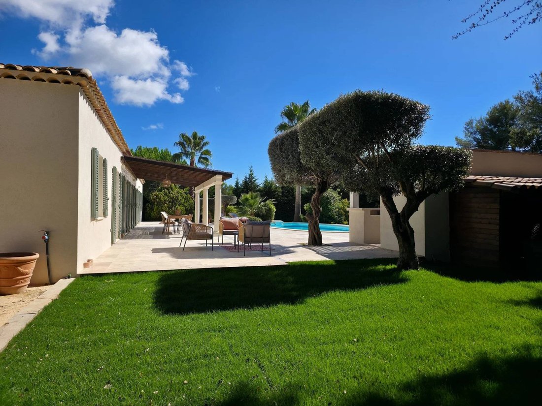House in La Londe-les-Maures, Provence-Alpes-Côte d'Azur, France 3 - 16495146