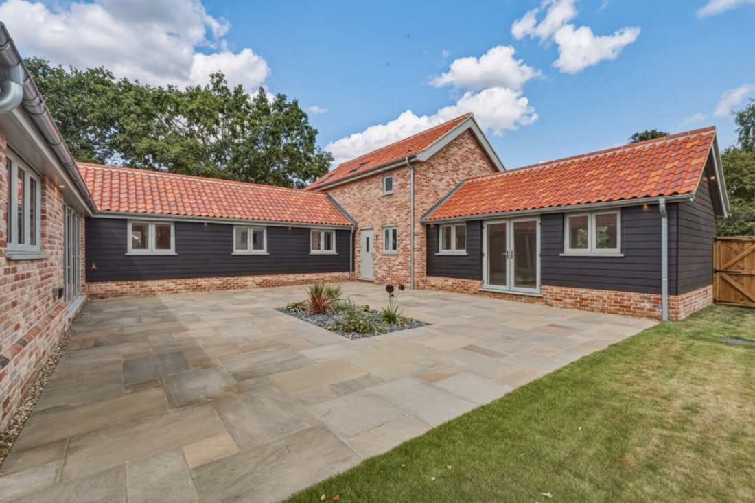 House in Knodishall, England 1 - 18640345