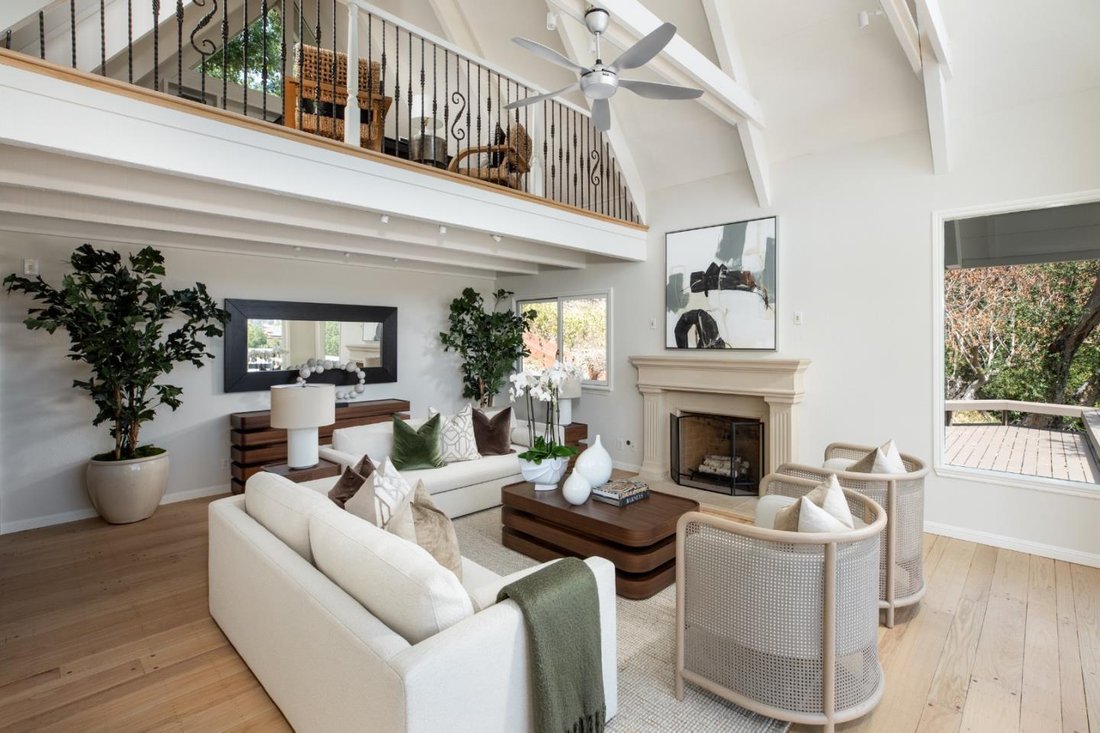 House in Los Altos Hills, California, United States 4 - 18640339
