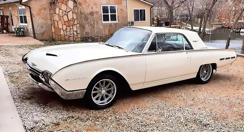 Coupe in Glendale, United States 1 - 18640233