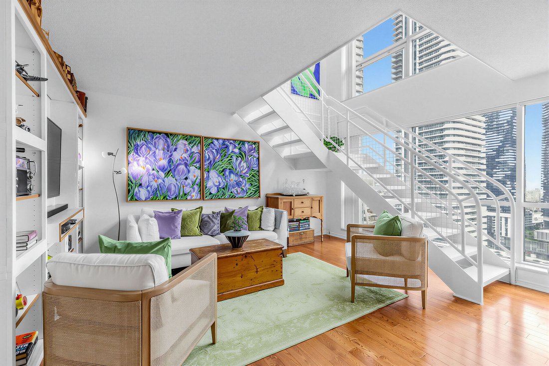 Condo in Toronto, Ontario, Canada 5 - 18639887