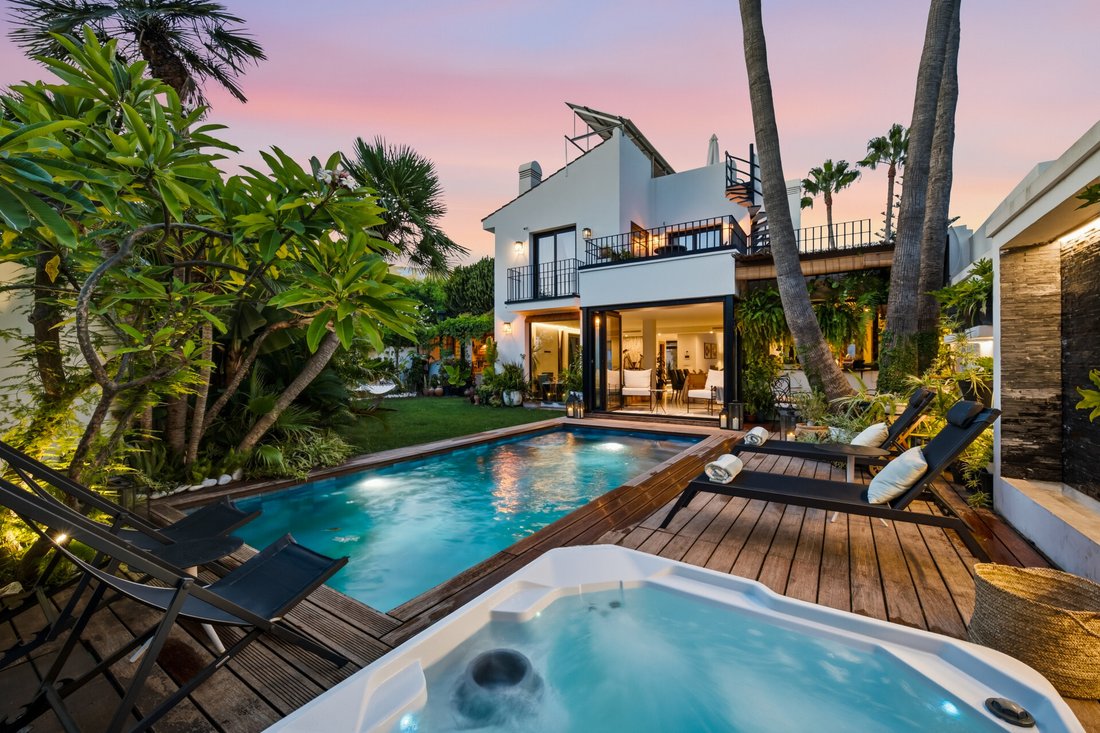 Villa in Atalaya-Isdabe, Estepona, Andalusia 1 - 18640136
