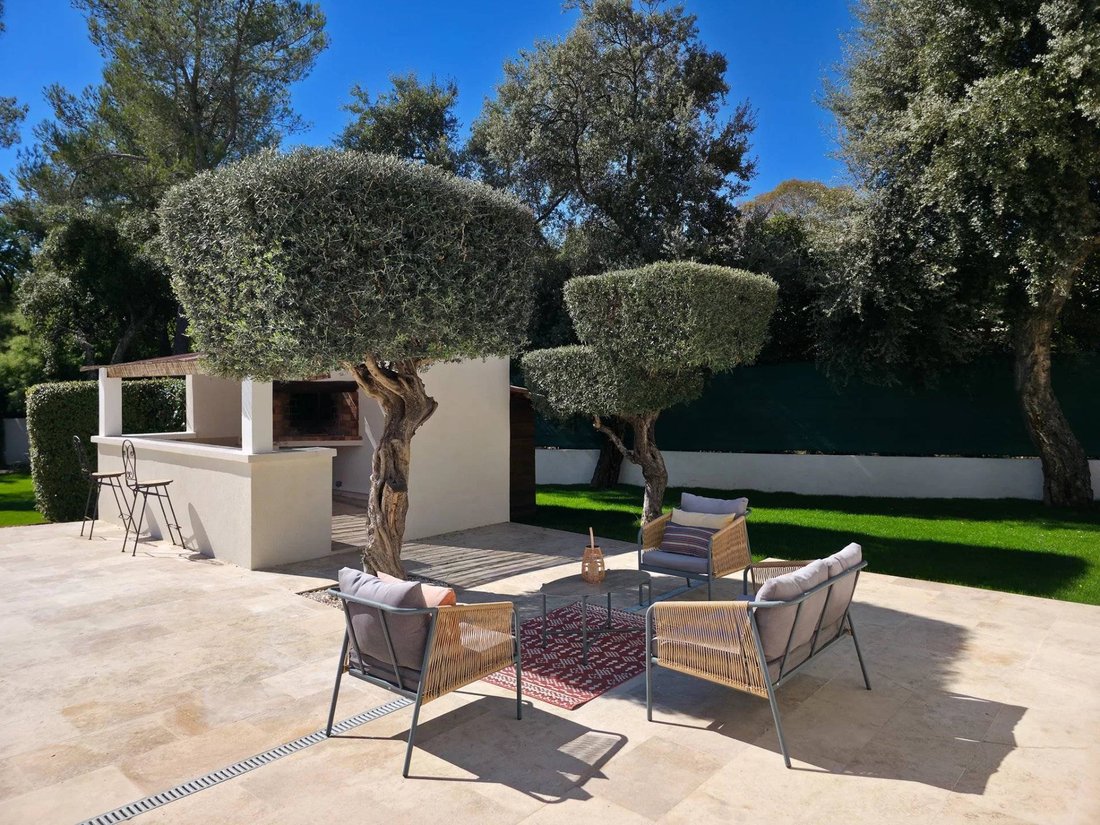 House in La Londe-les-Maures, Provence-Alpes-Côte d'Azur, France 5 - 16495146