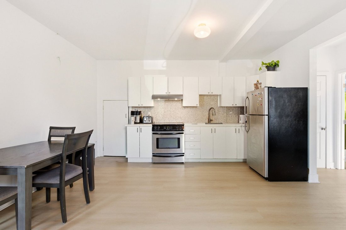 Apartment in Montréal, Quebec, Canada 4 - 18640197