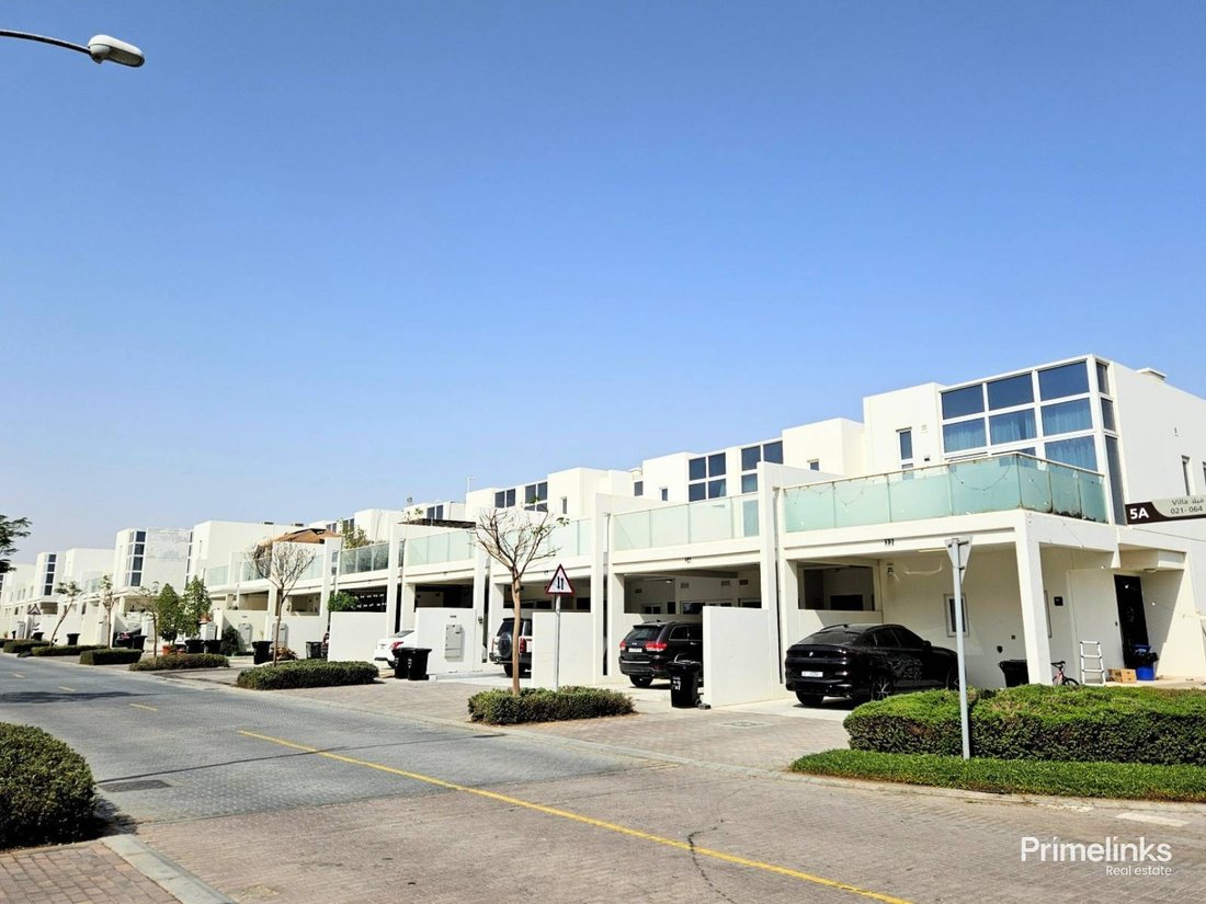 Villa in Damac Hills 2, Dubai, United Arab Emirates 1 - 18640407