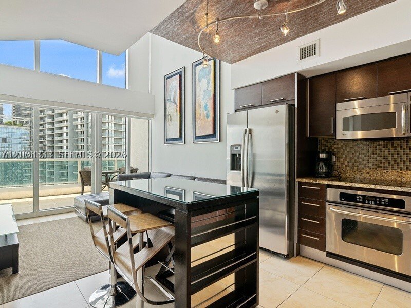 Condo in Miami, Florida, United States 4 - 18640814