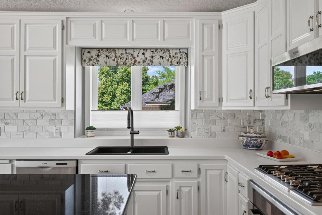 House in Eden Prairie, Minnesota, United States 5 - 18640554