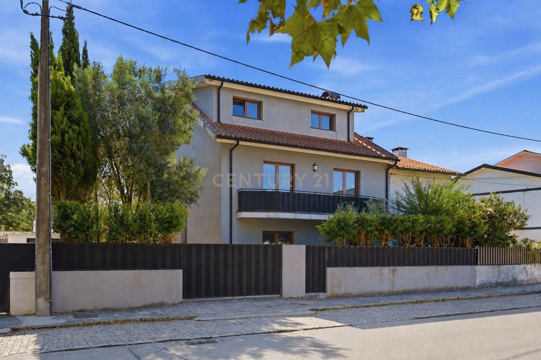 Villa in Oliveira do Douro, Porto District, Portugal 1 - 18640698