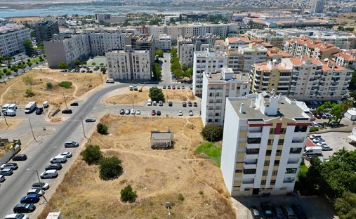 Land in Faro (Se e Sao Pedro), Algarve, Portugal 1