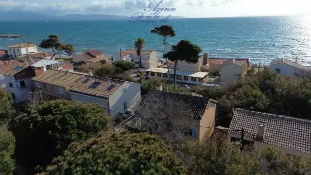 House in Hyeres, Provence-Alpes-Côte d'Azur, France 1 - 17486402
