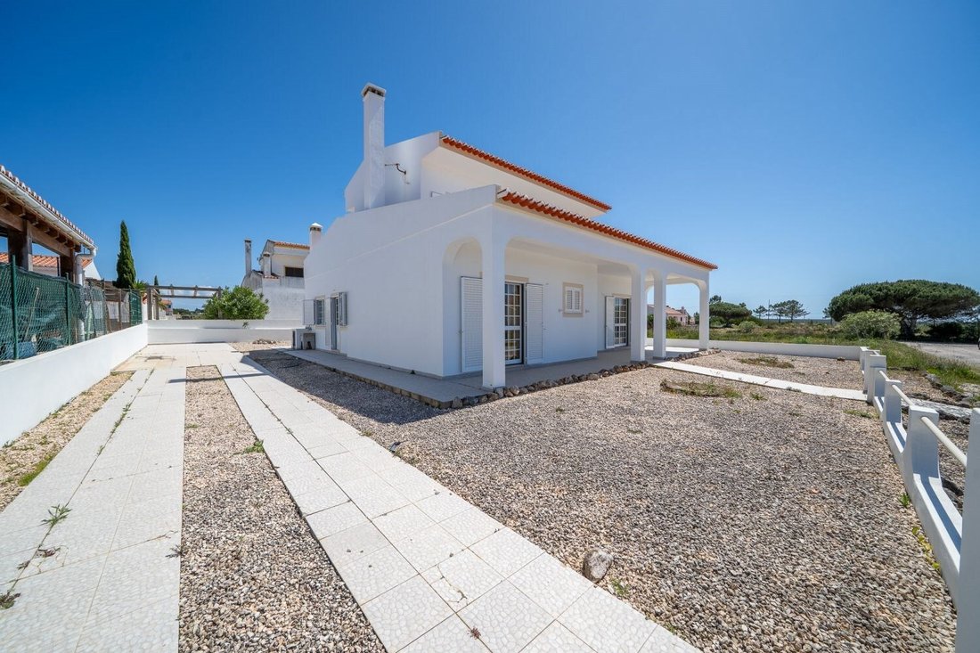 Villa in Aljezur, Algarve, Portugal 1 - 18640768