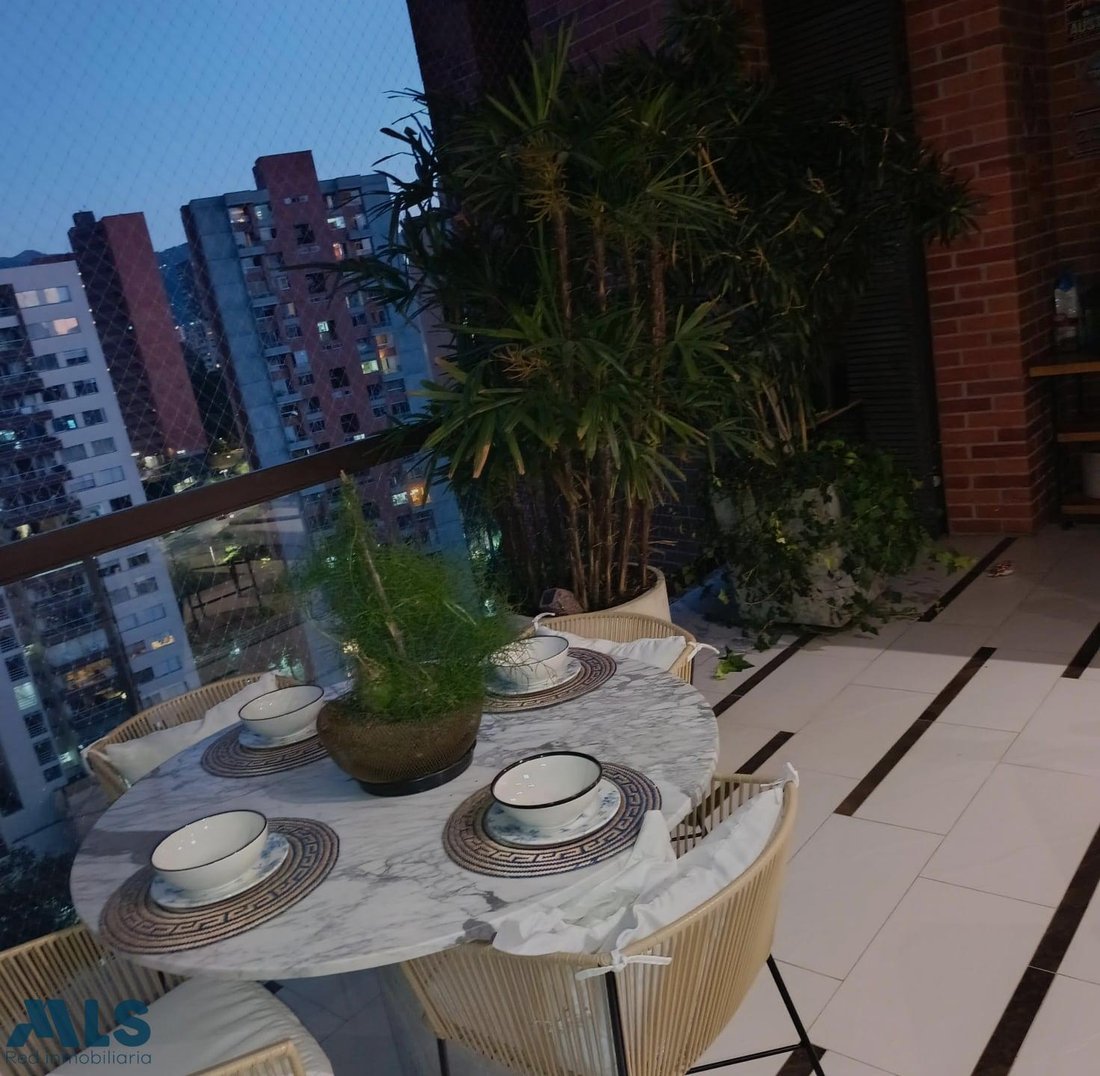 Apartment in Medellín, Antioquia, Colombia 3 - 18640548