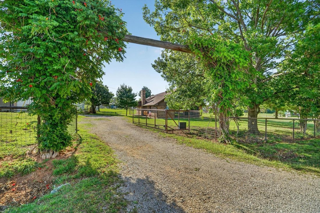 House in Springtown, Texas, United States 3 - 18640457