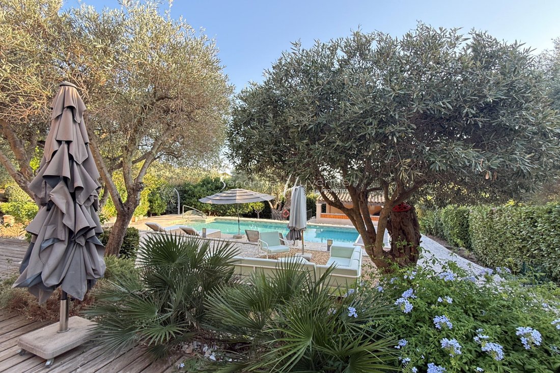 Villa in La Croix-Valmer, Provence-Alpes-Côte d'Azur, France 1 - 18640651