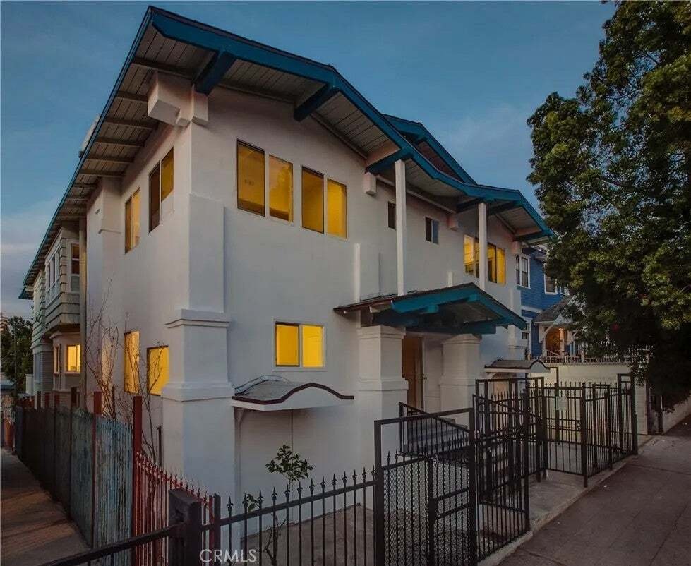 Los Angeles, California, United States 1 - 18640464