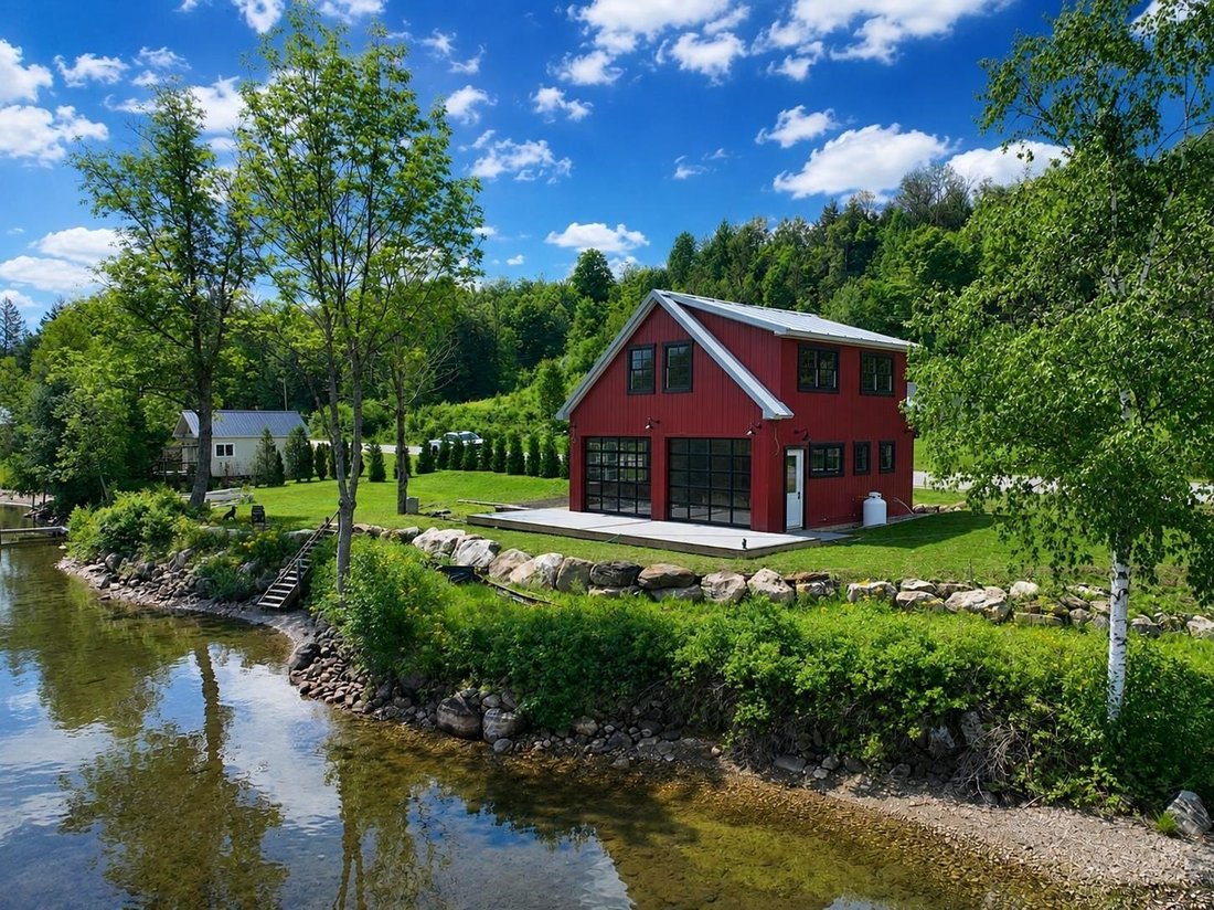 Barton, Vermont, United States 1 - 18214641
