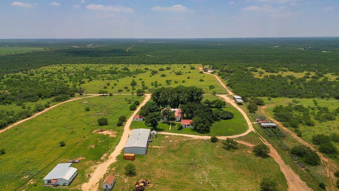 Farm Ranch in Carrizo Springs, Texas, United States 4 - 18640525