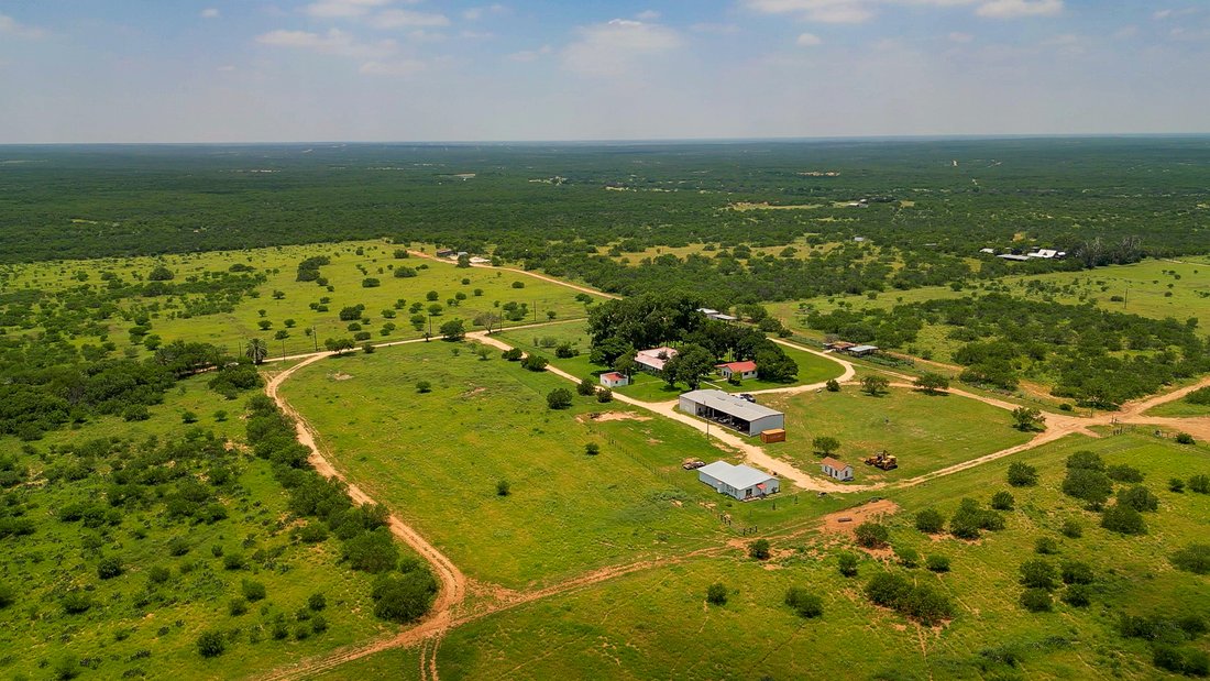 Farm Ranch in Carrizo Springs, Texas, United States 3 - 18640525