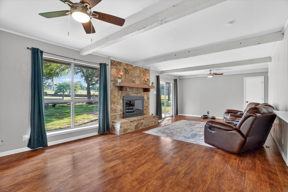 House in Springtown, Texas, United States 4 - 18640457