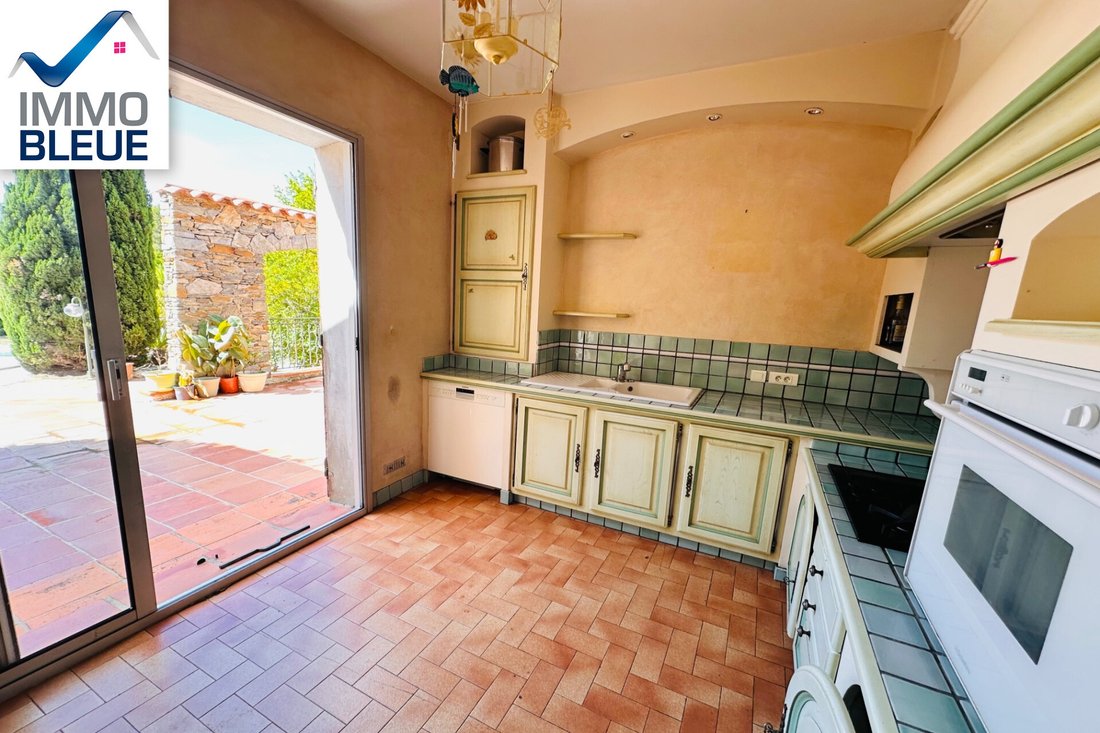 Villa in Le Village-L'Esperon, Sausset-les-Pins, France 4 - 18640653