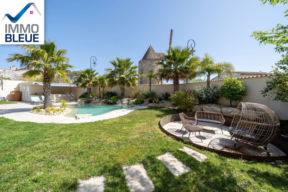 Villa in Saint-Mitre-les-Remparts, Provence-Alpes-Côte d'Azur, France 1 - 18640647