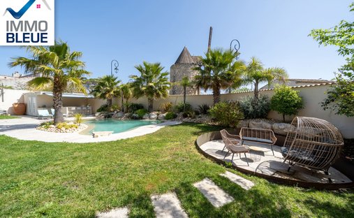 Villa in Saint-Mitre-les-Remparts, Provence-Alpes-Côte d'Azur, France 1