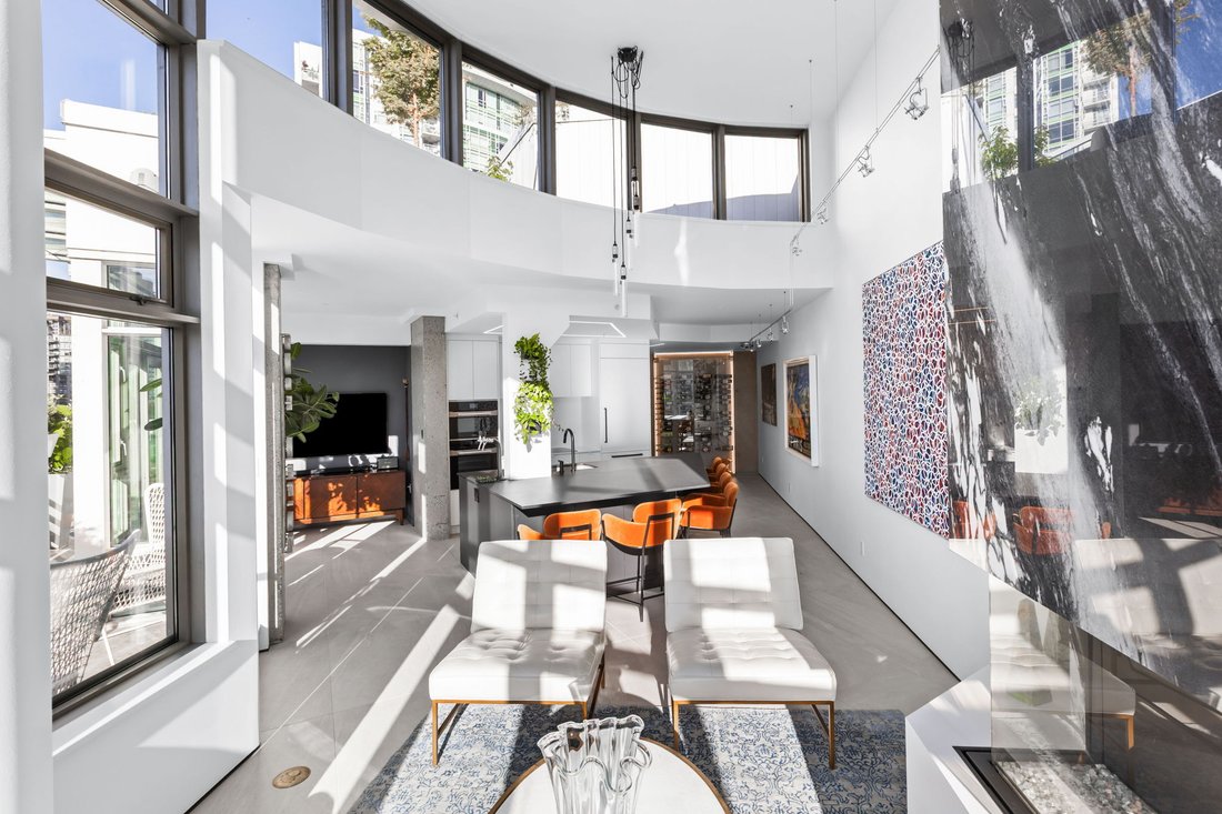Condo in Vancouver, British Columbia, Canada 1 - 18640840