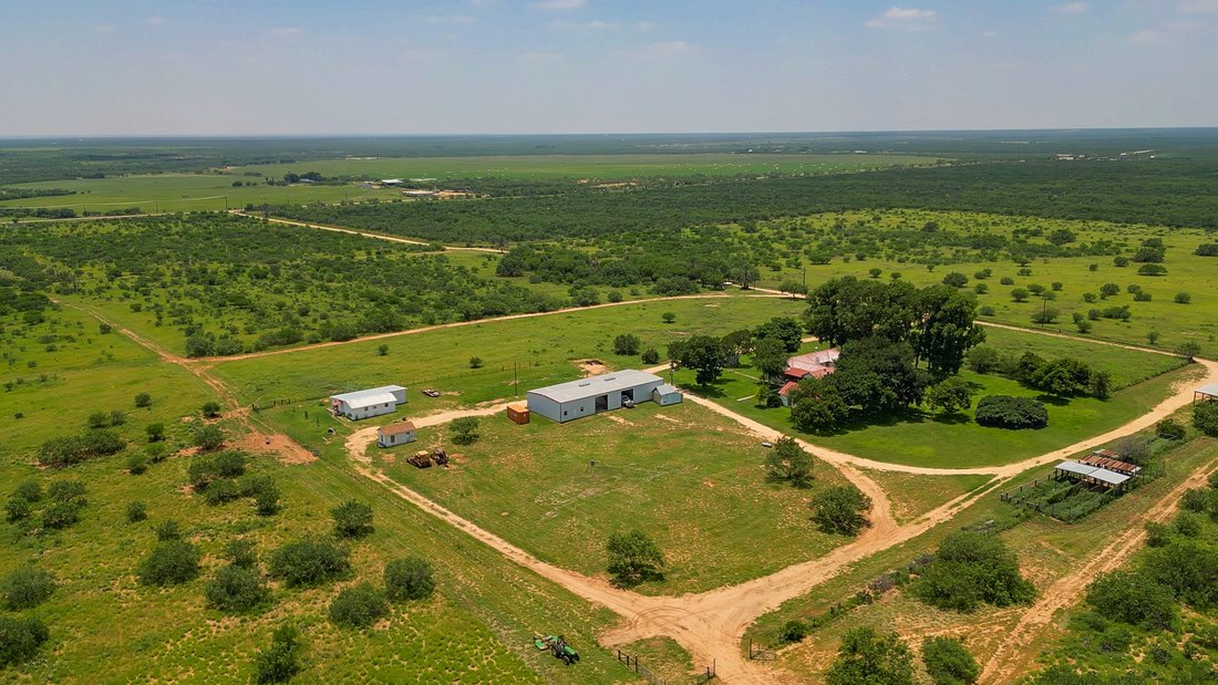 Farm Ranch in Carrizo Springs, Texas, United States 2 - 18640525