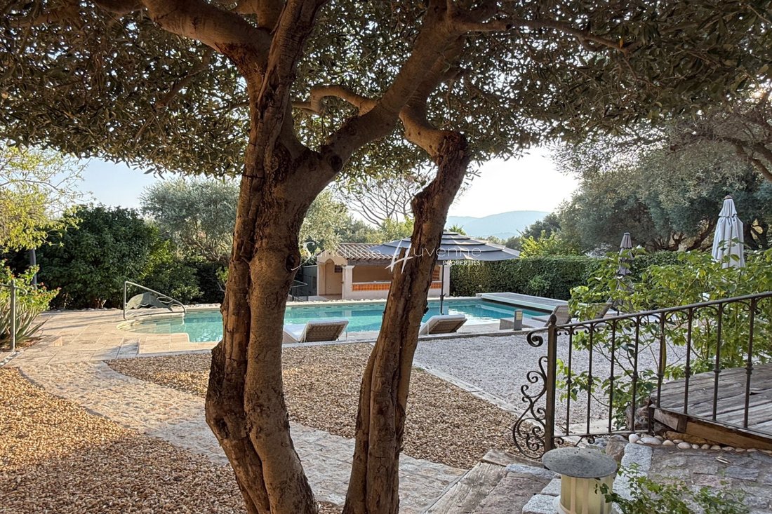 Villa in La Croix-Valmer, Provence-Alpes-Côte d'Azur, France 3 - 18640651