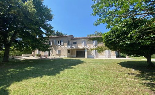 Villa in Mazenod-Bellevue-Saint Donat-Banon, Aix-en-Provence, France 1