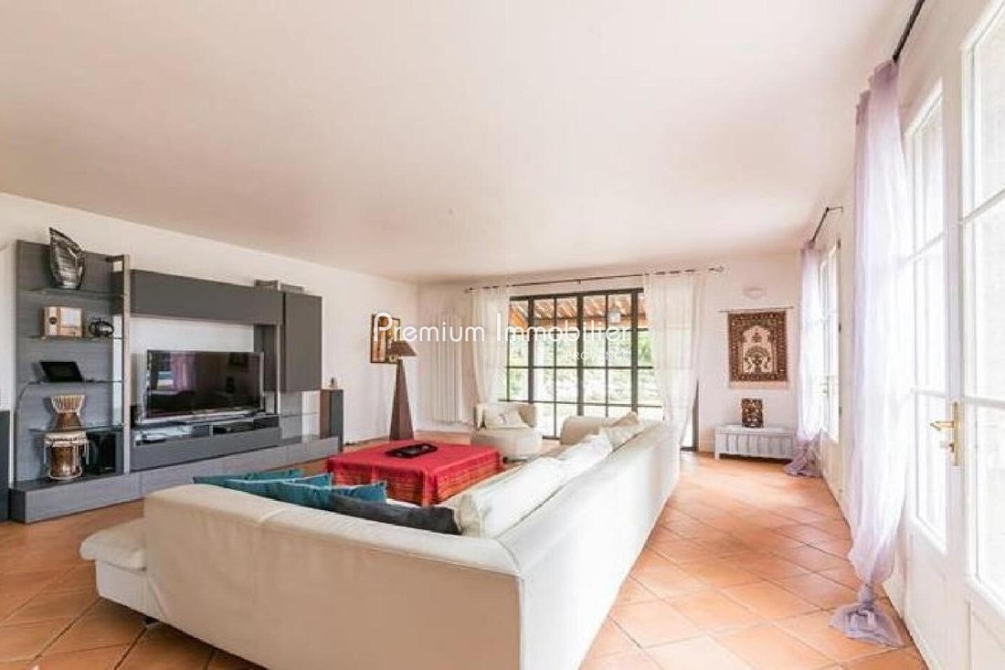 Villa in Mazenod-Bellevue-Saint Donat-Banon, Aix-en-Provence, France 3 - 18640641