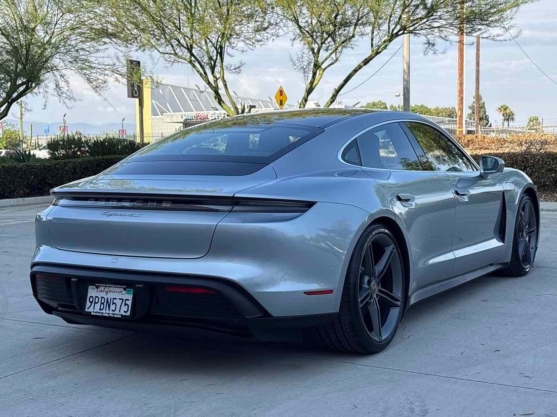 Sedan in Rialto, CA, United States 3 - 18640642