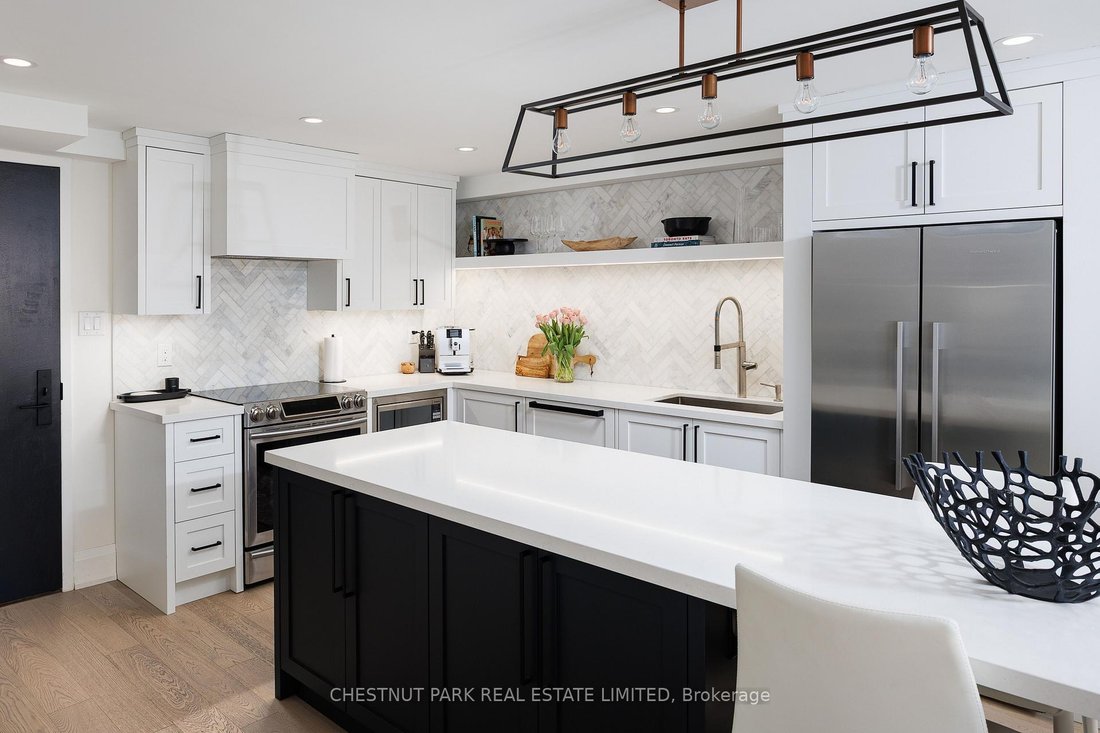 Apartment in Toronto, Ontario, Canada 4 - 18640881