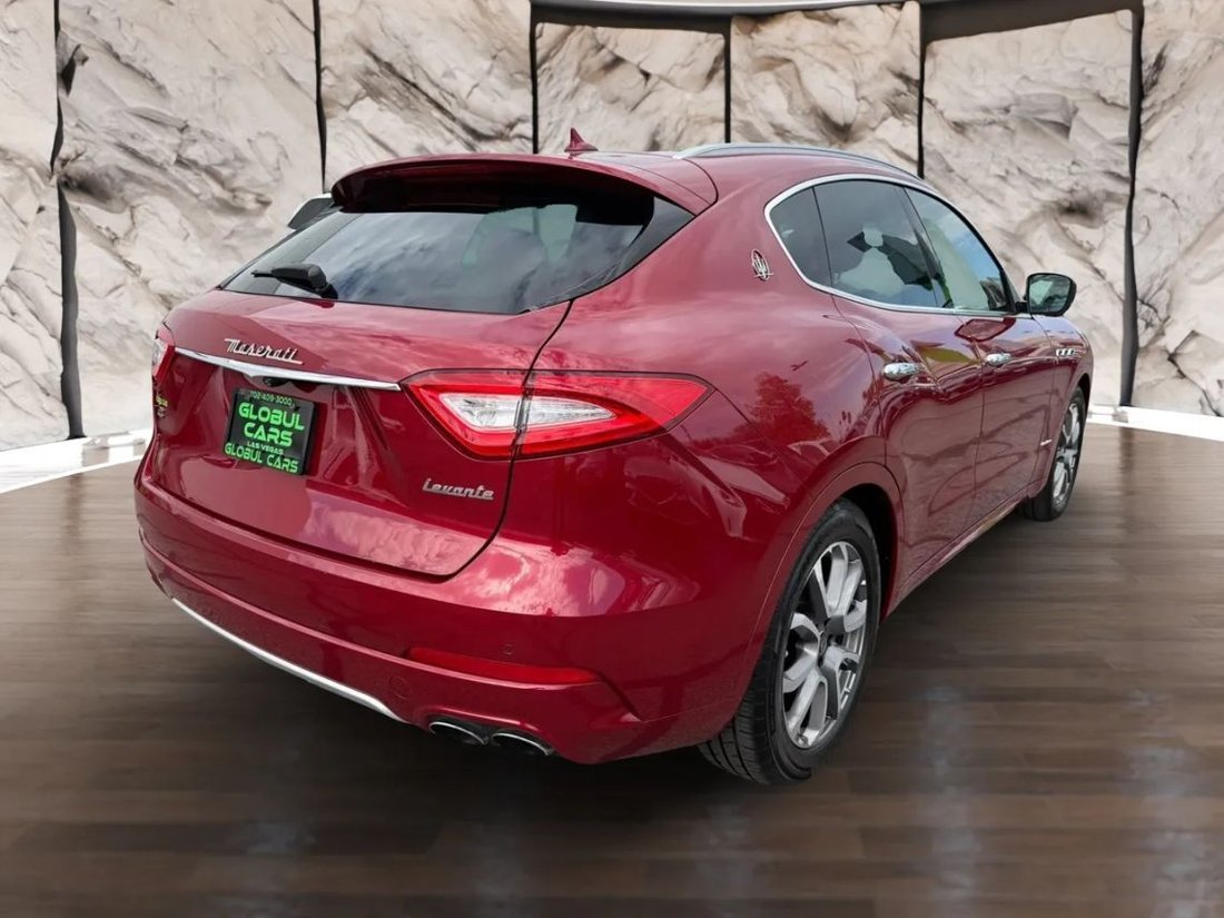 Suv in Las Vegas, NV, United States 5 - 18641110