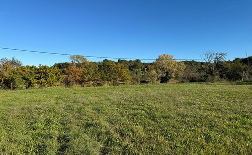 Land in Grand Sud- Aix la Duranne, Aix-en-Provence, France 1