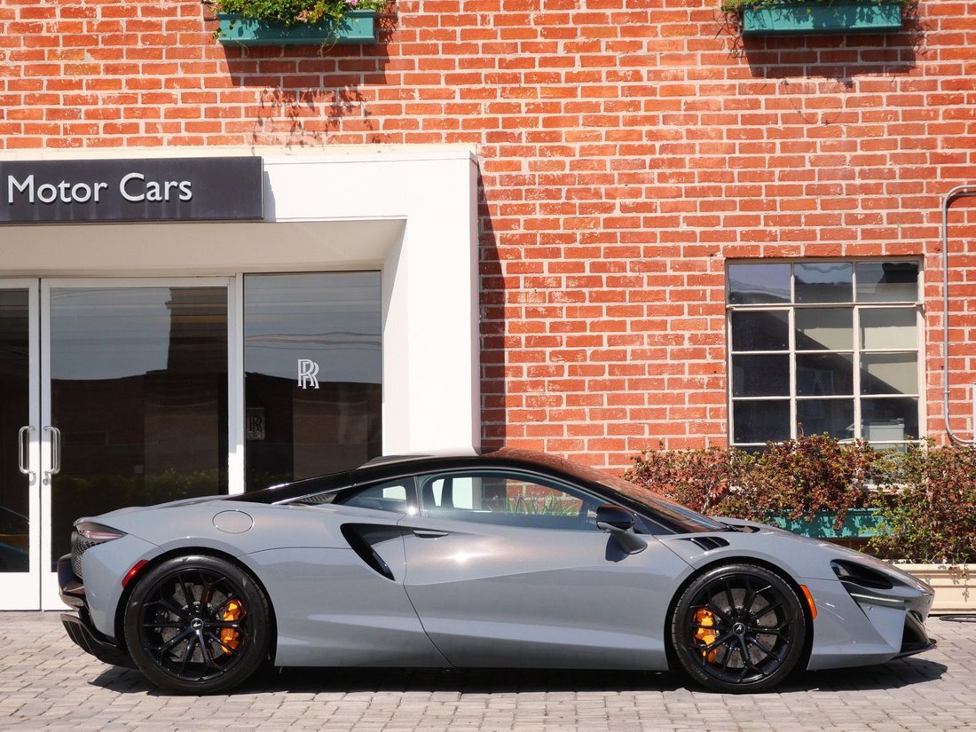 Coupe in Beverly Hills, CA, United States 3 - 18640865