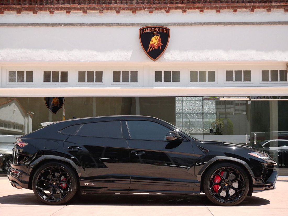 Suv in Beverly Hills, CA, United States 2 - 18640867