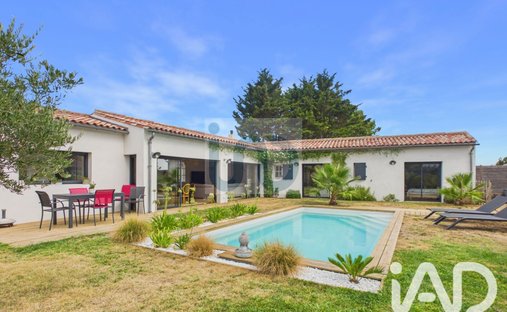House in La Flotte, Nouvelle-Aquitaine, France 1