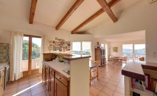 House in Peripherie, Port-Vendres, France 1